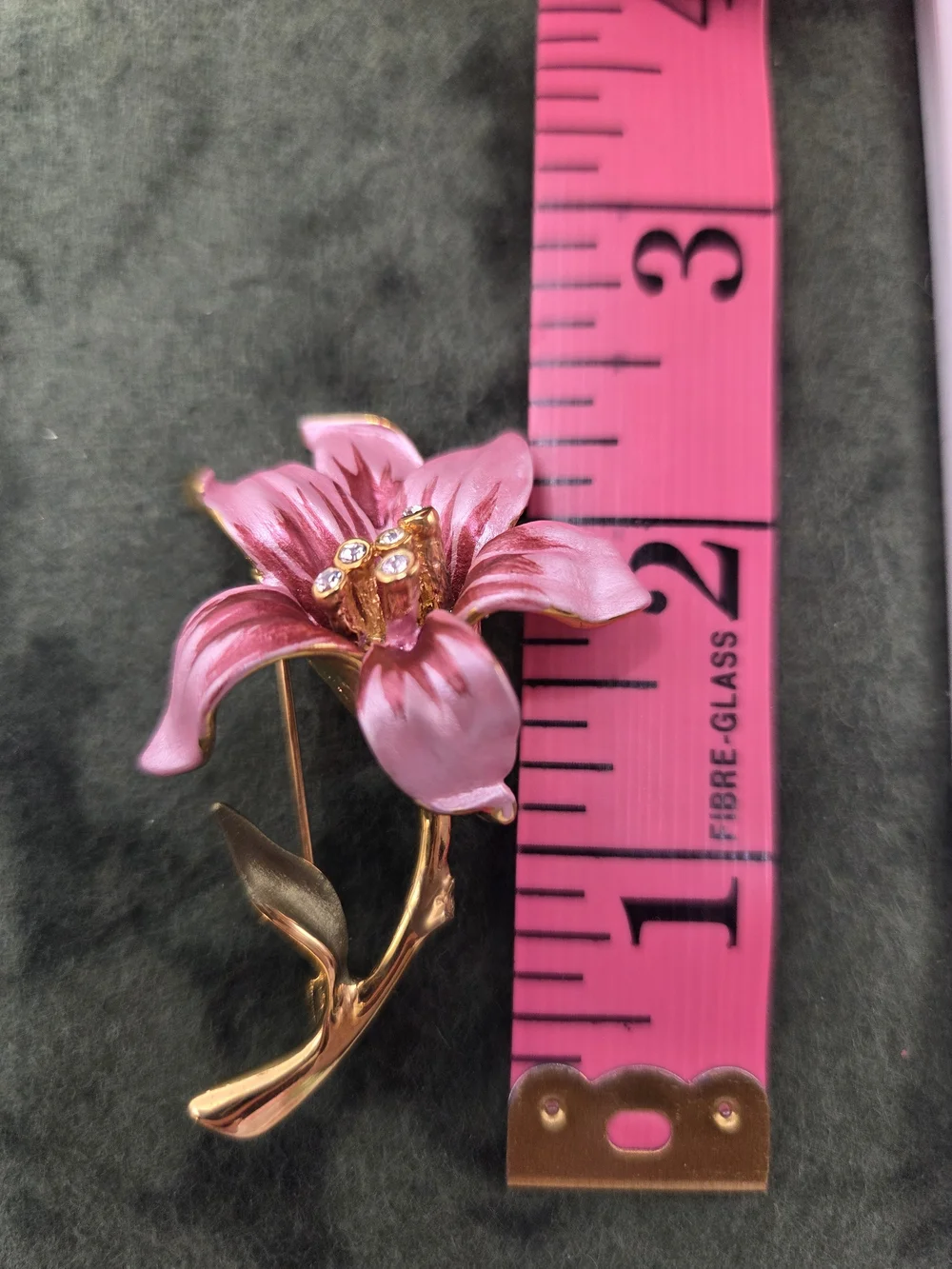 1525. Vintage Enamel Lilly Brooch / Pin